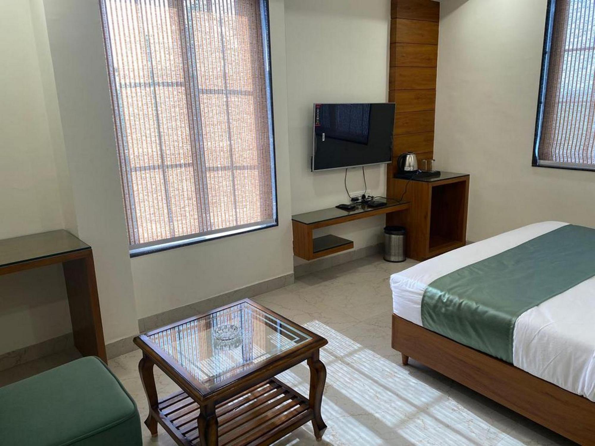 Hotel Eleven Heights Bhopal Exterior photo