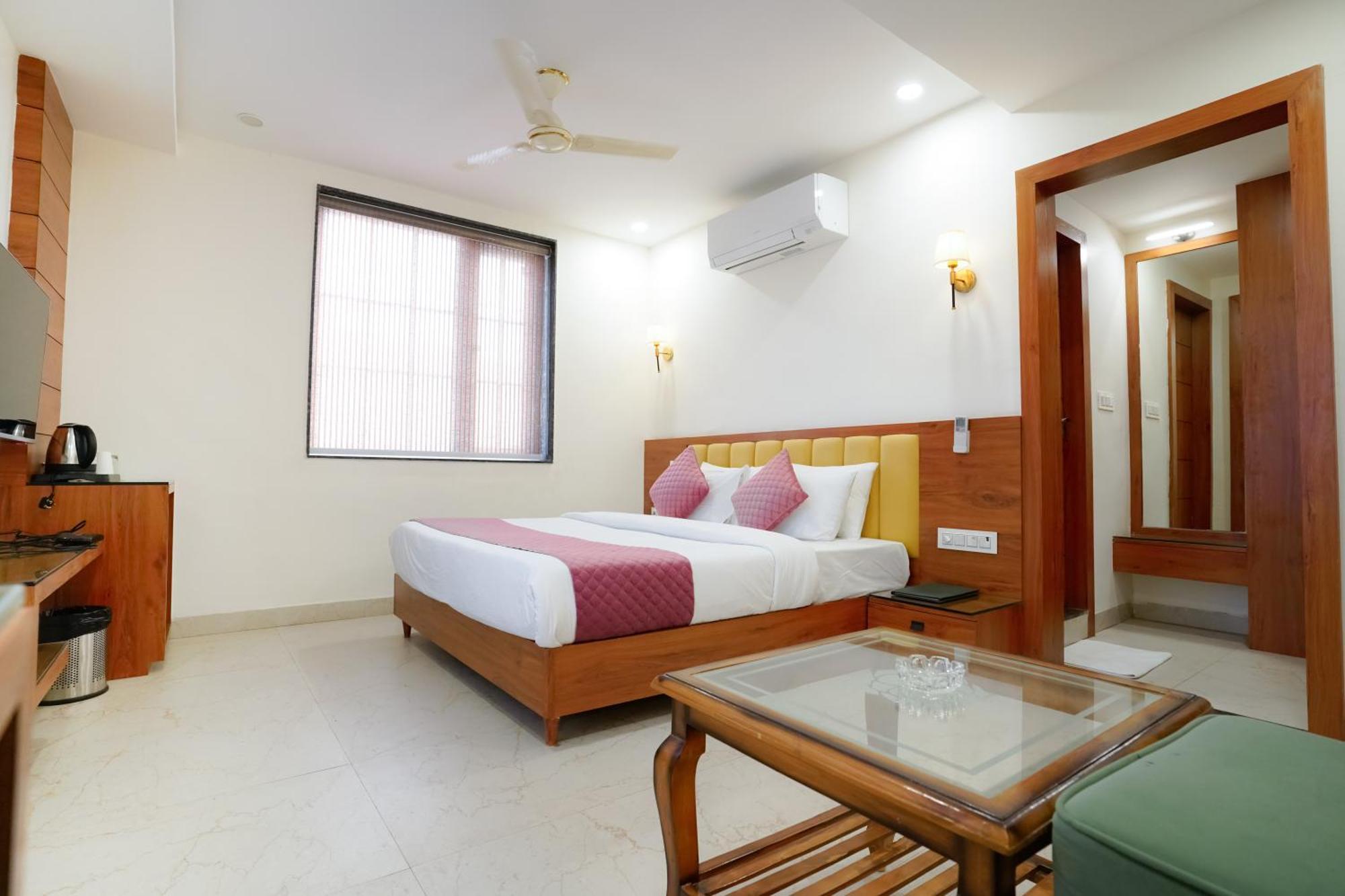 Hotel Eleven Heights Bhopal Exterior photo