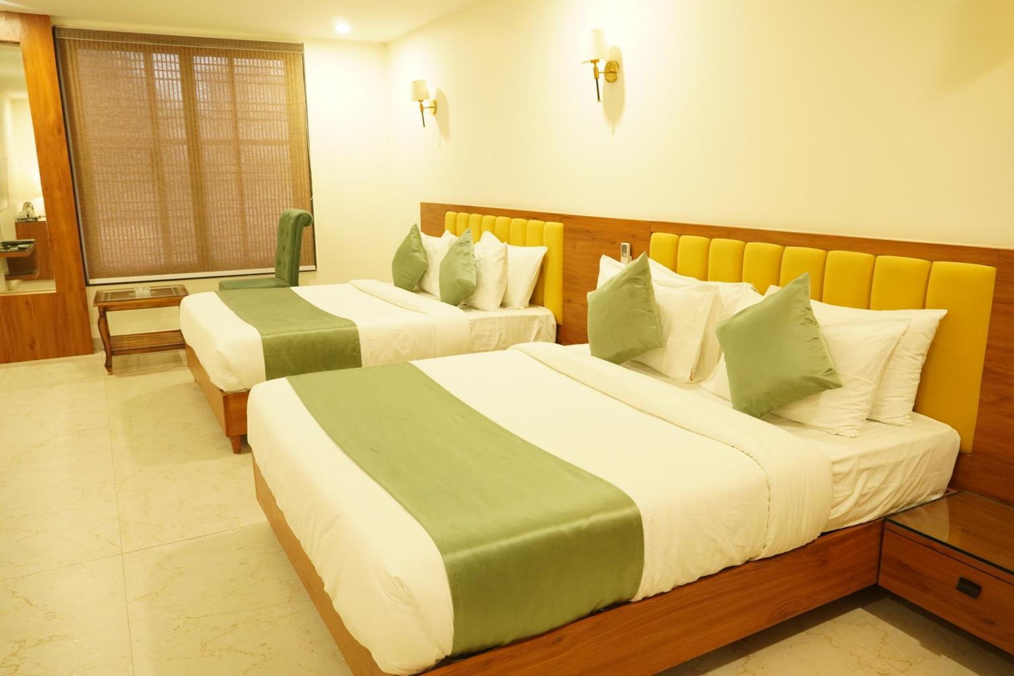 Hotel Eleven Heights Bhopal Exterior photo