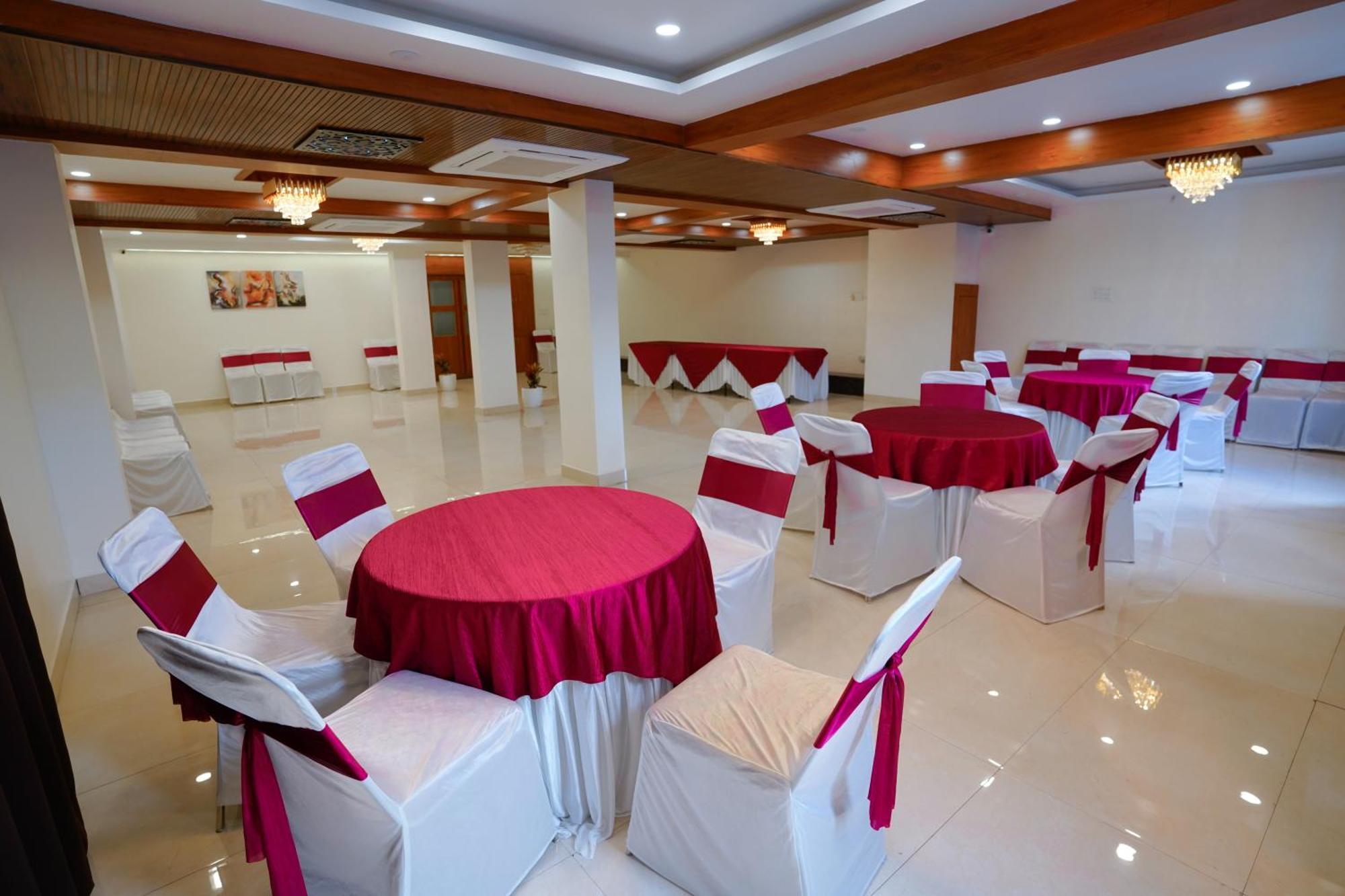 Hotel Eleven Heights Bhopal Exterior photo