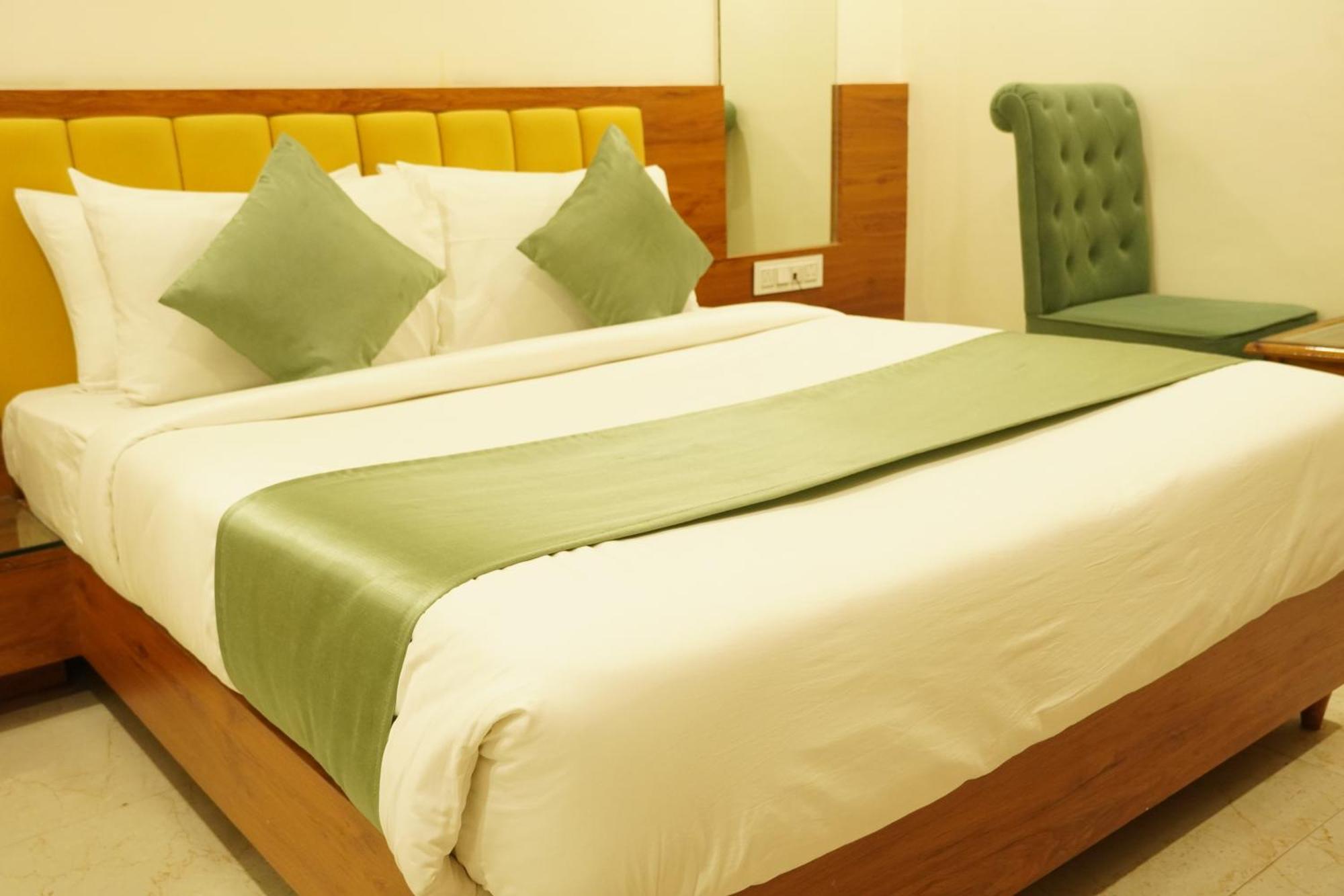 Hotel Eleven Heights Bhopal Exterior photo