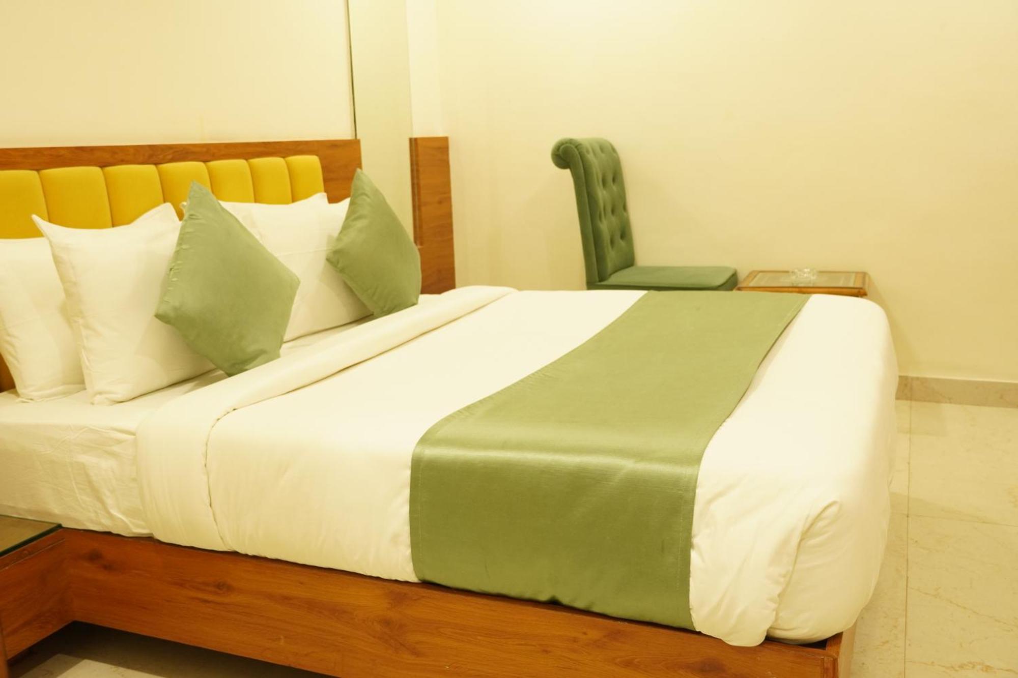 Hotel Eleven Heights Bhopal Exterior photo