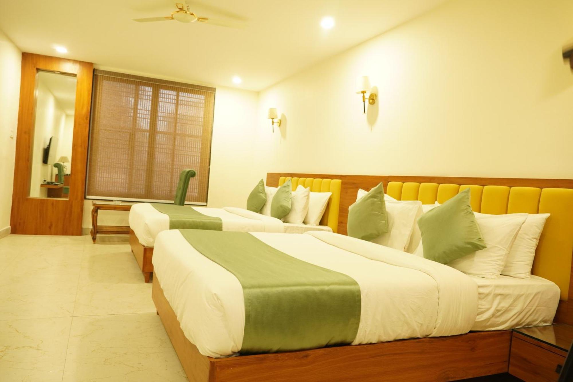 Hotel Eleven Heights Bhopal Exterior photo