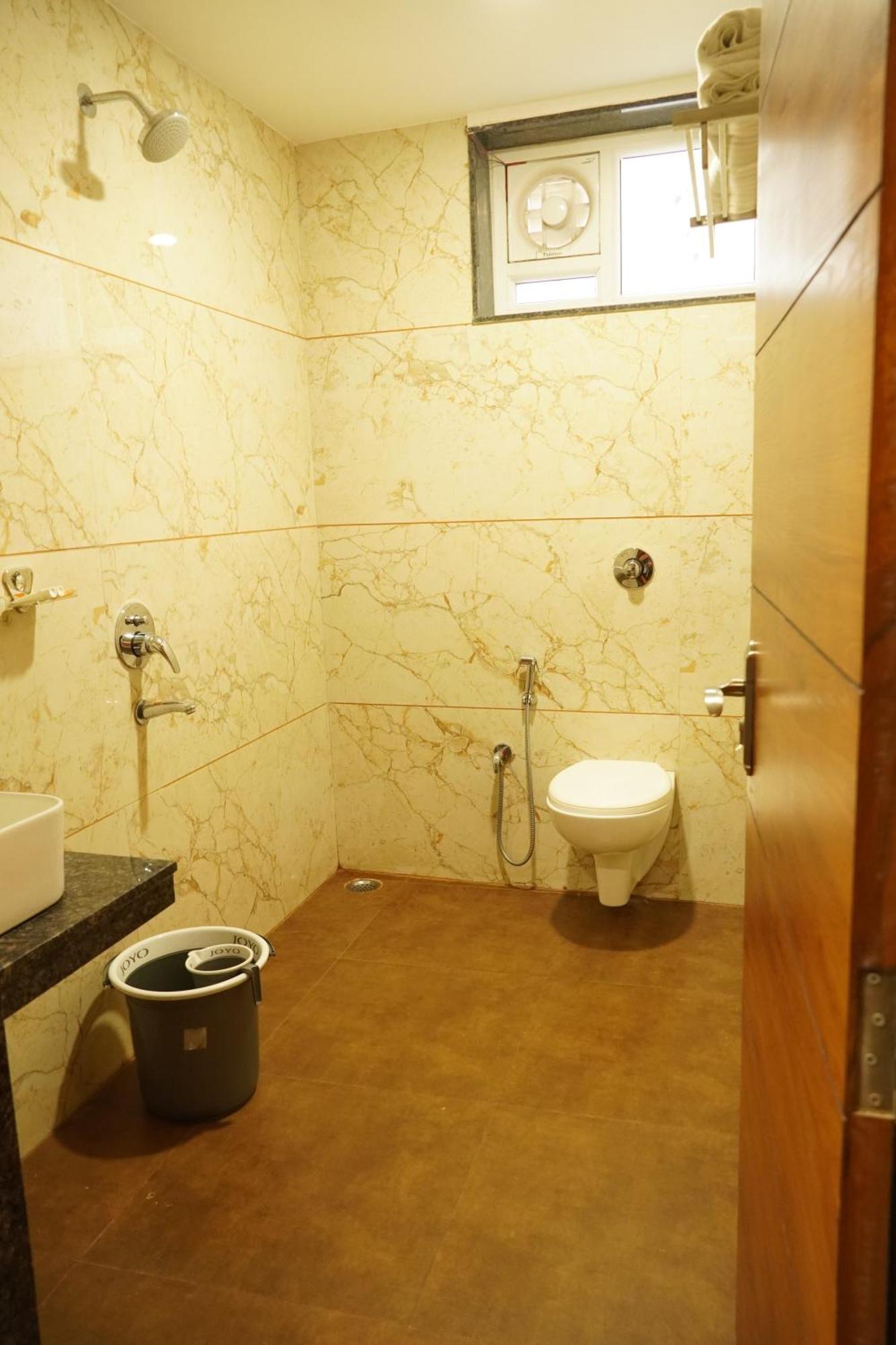 Hotel Eleven Heights Bhopal Exterior photo