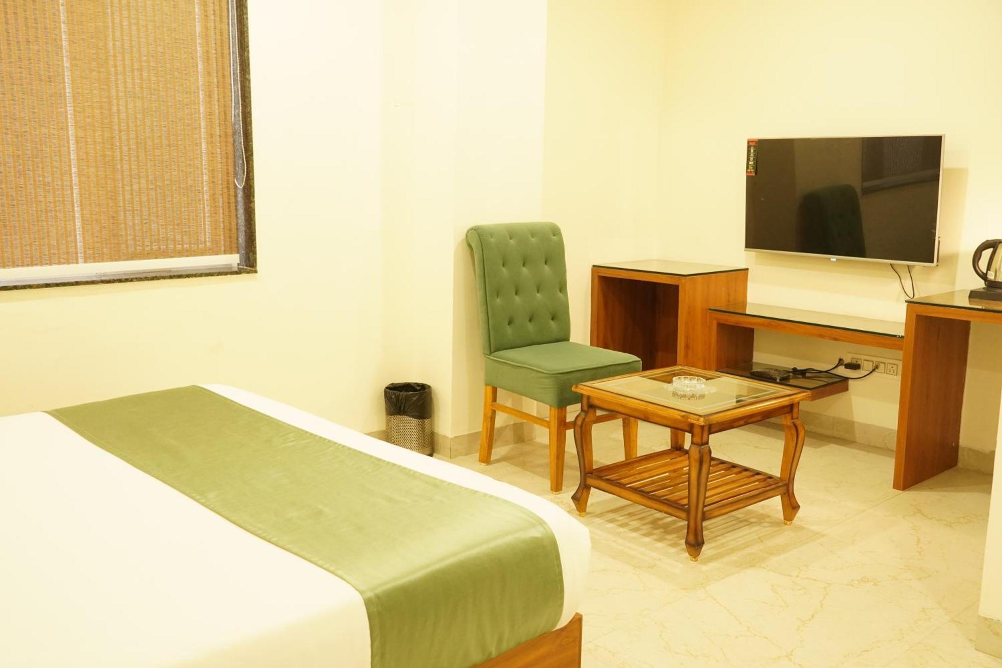 Hotel Eleven Heights Bhopal Exterior photo